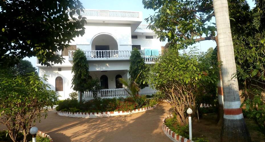 Yogi Ashram Guest House, Khajuraho 1
